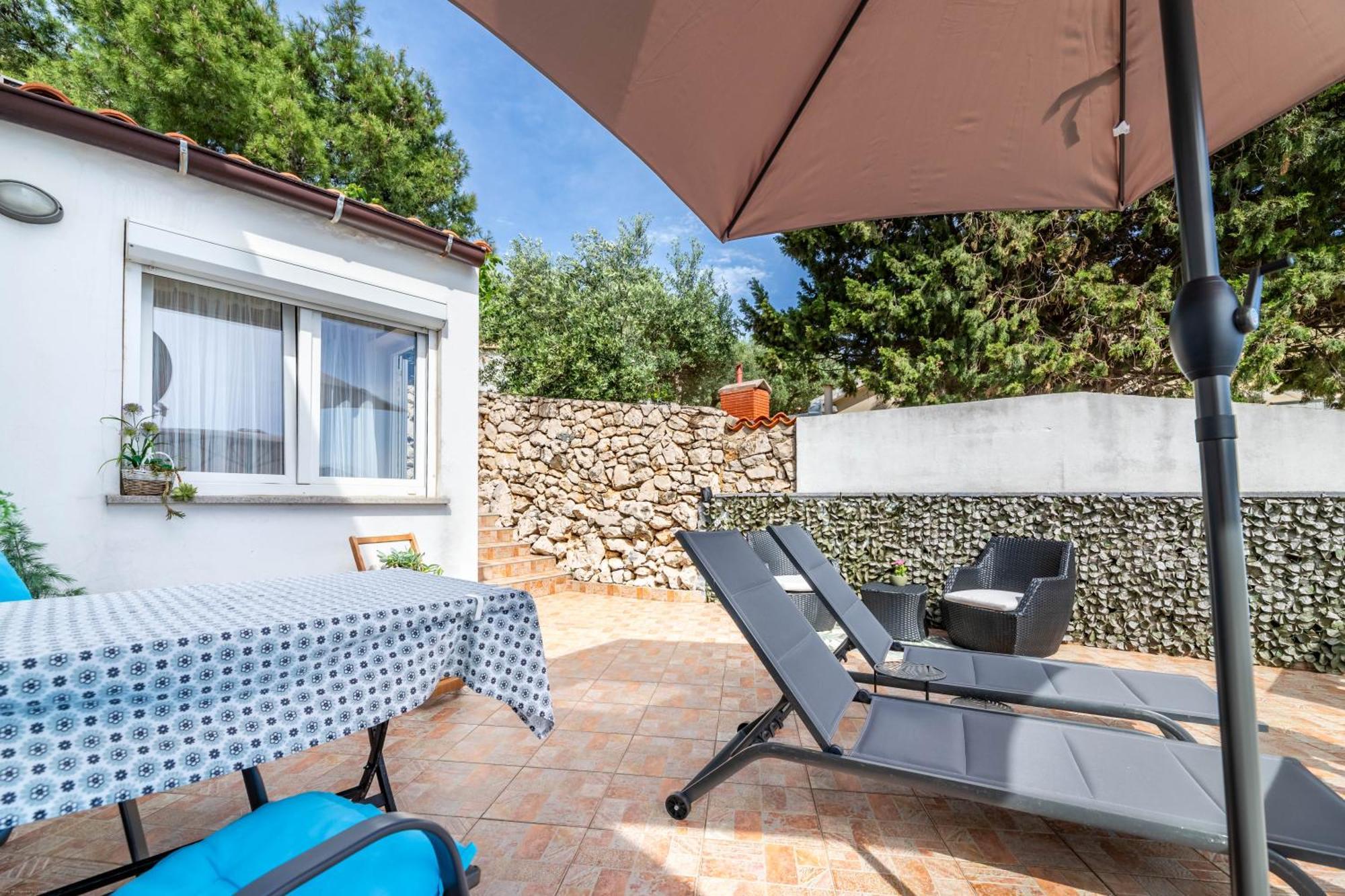Apartments Katarina Baška Екстериор снимка